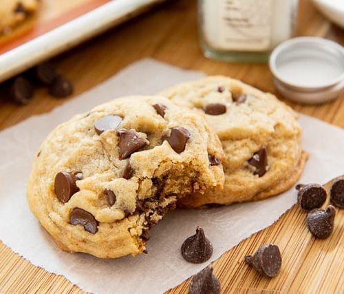 https://www.fifteenspatulas.com/wp-content/uploads/2010/12/Chocolate-Chip-Cookie-Recipe-Fifteen-Spatulas-2-500x427.jpg