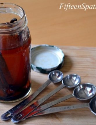 How to Make Your Own Vanilla Extract (Because It’s Cheap and Easy)