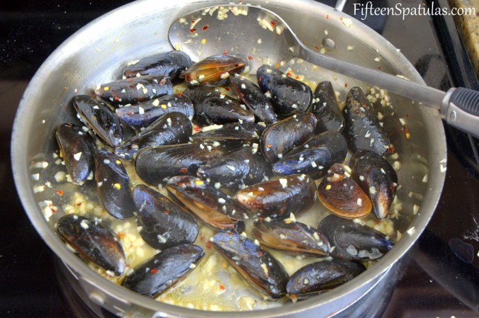 Mussels in Garlic White Wine Sauce in Skillet