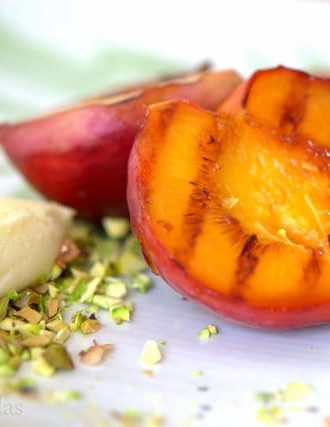 Grilled Peaches with Mascarpone and Pistachios