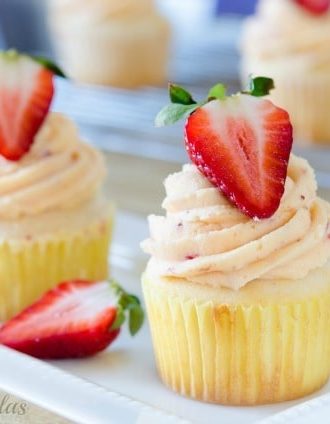 Fresh Strawberry Buttercream Cupcakes