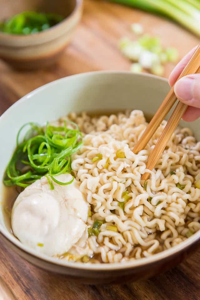 tienda Naufragio comentario Quick Ramen Noodle Soup (15-minute Recipe) - Fifteen Spatulas