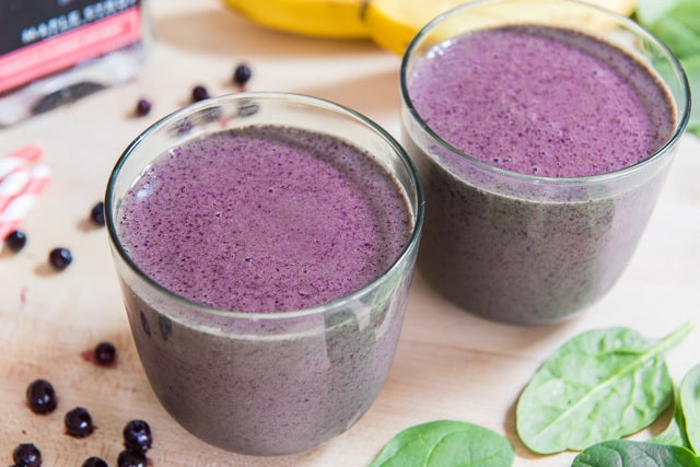 Blueberry Banana Smoothie - Only 5 minutes and 6 ingredients to make it!