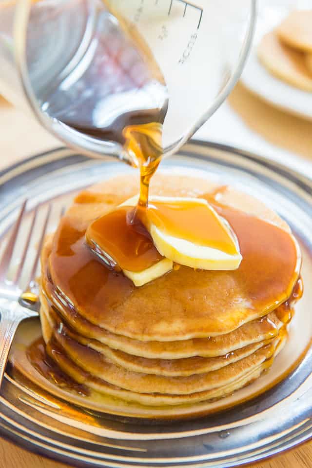 Buttermilk Pancakes - So fluffy and easy to make! #buttermilkpancakes #pancakes #bestpancakes #breakfast #brunch