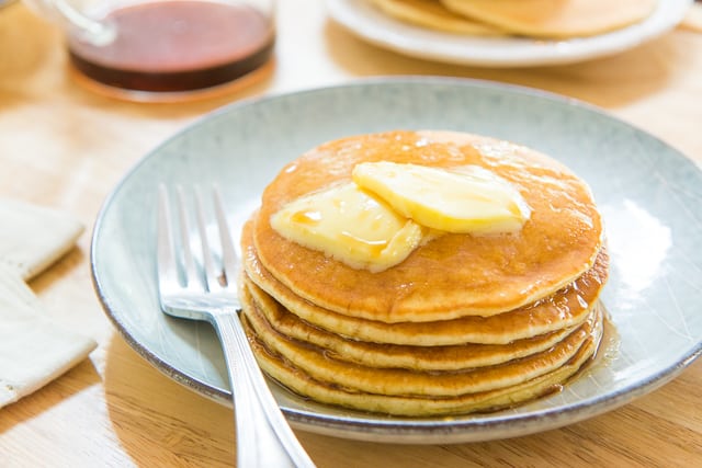 https://www.fifteenspatulas.com/wp-content/uploads/2018/09/Buttermilk-Pancakes-Fifteen-Spatulas-8.jpg