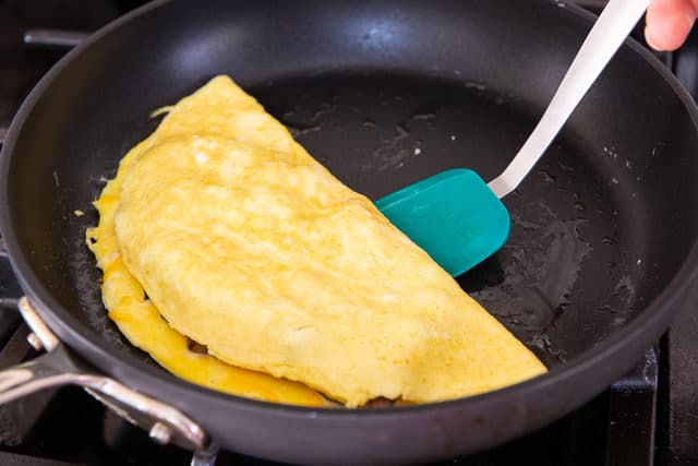How to Cook an Omelette - Folding it In Half to Show Brown Bottom