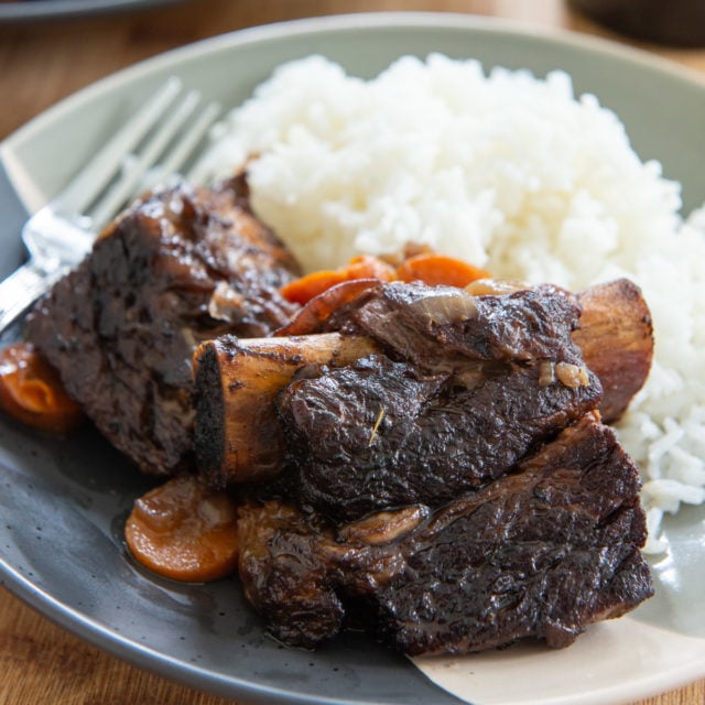 Slow Cooker Short Ribs (Easy Crock Pot Recipe) Fifteen Spatulas