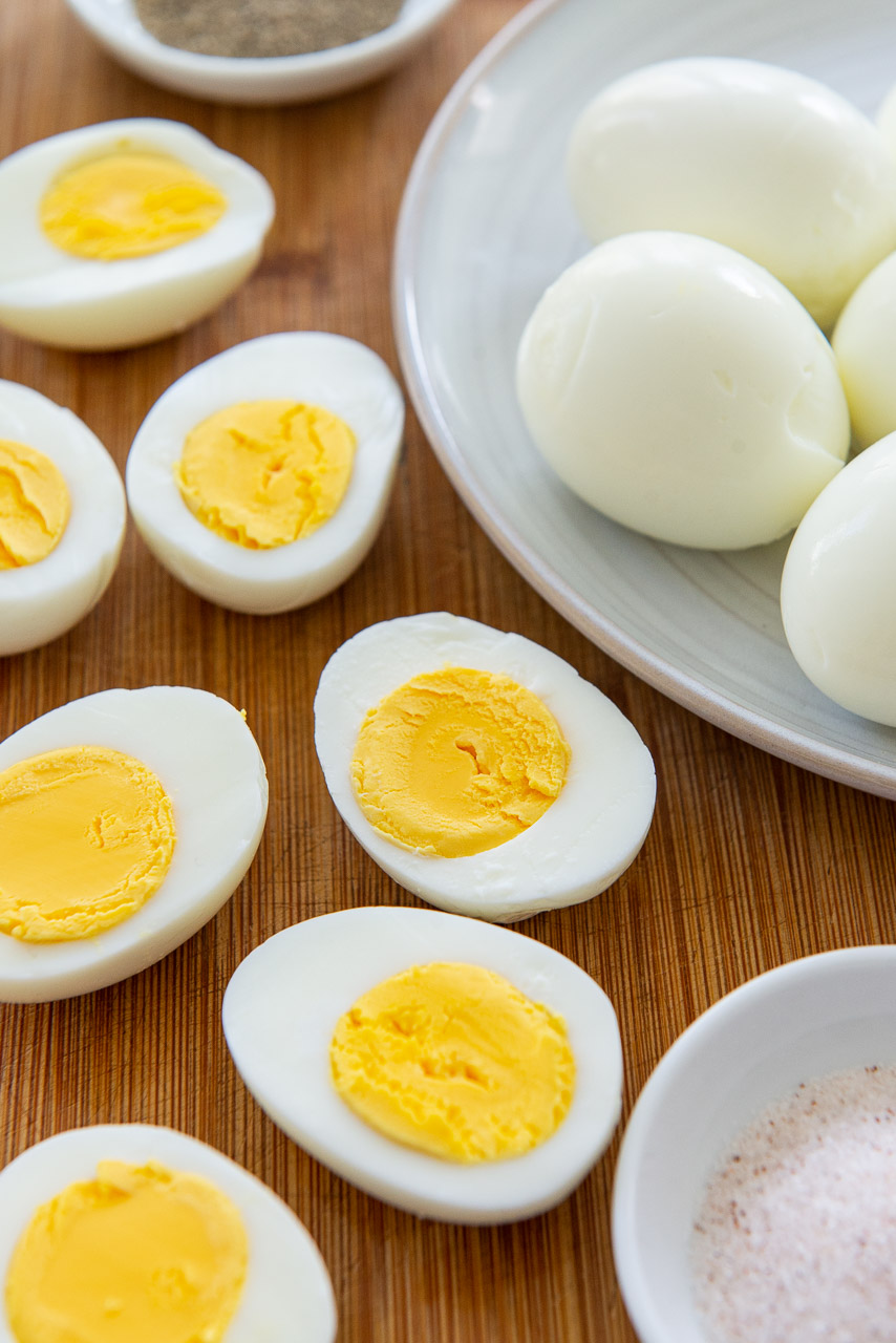 The Best Way to Peel Hard-Boiled Eggs: 5 Different Methods