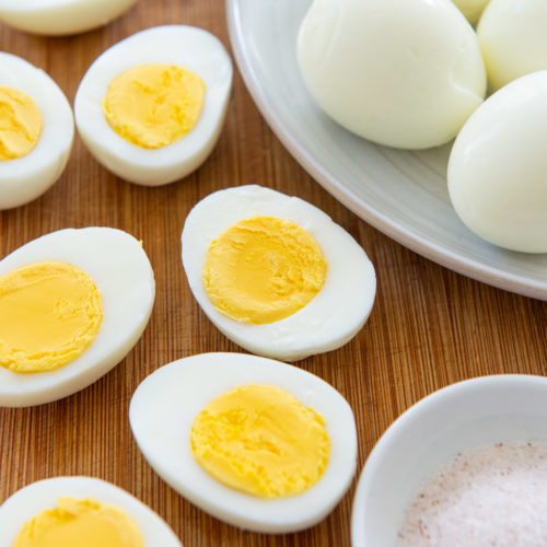 https://www.fifteenspatulas.com/wp-content/uploads/2021/02/Hard-Boiled-Eggs-3-1-500x500.jpg