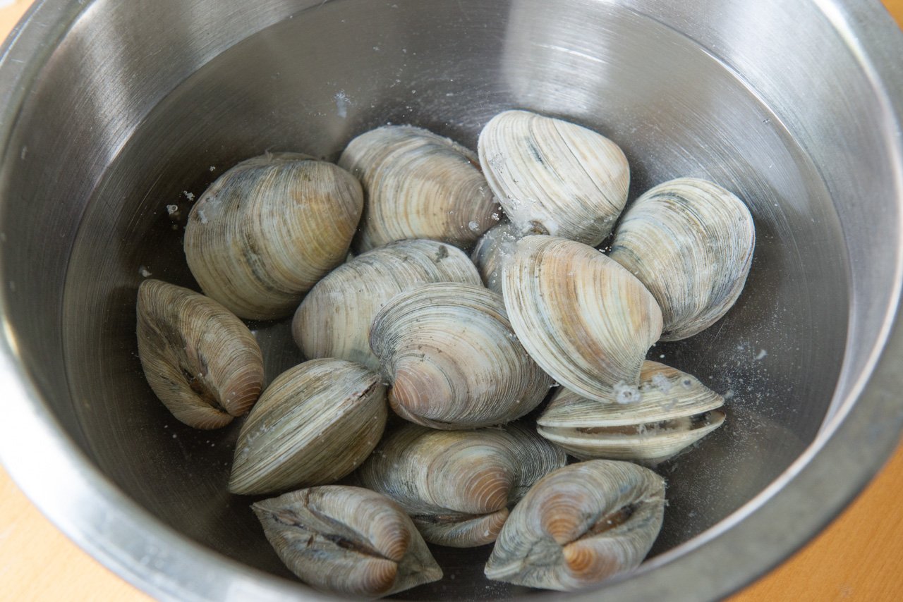 How to Clean Clams (Truly Purge Out the Sand) Fifteen Spatulas