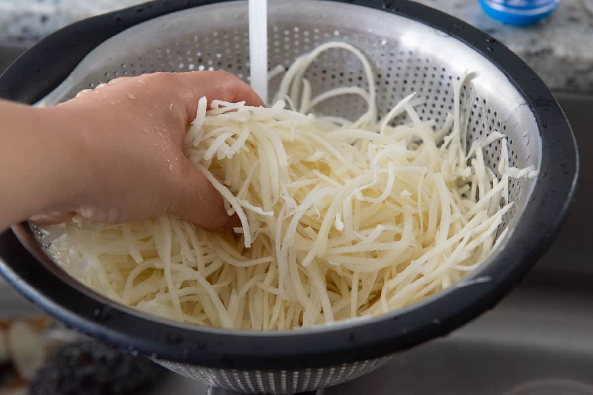 Rinsing Shredded Potatoes to Get Rid of Excess Starch