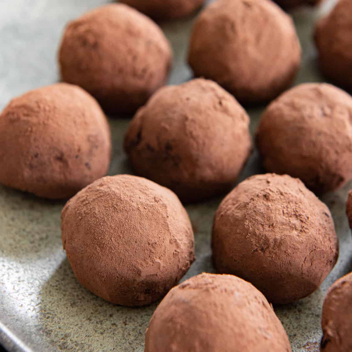 Chocolate Truffles (Easy Homemade Recipe) Fifteen Spatulas